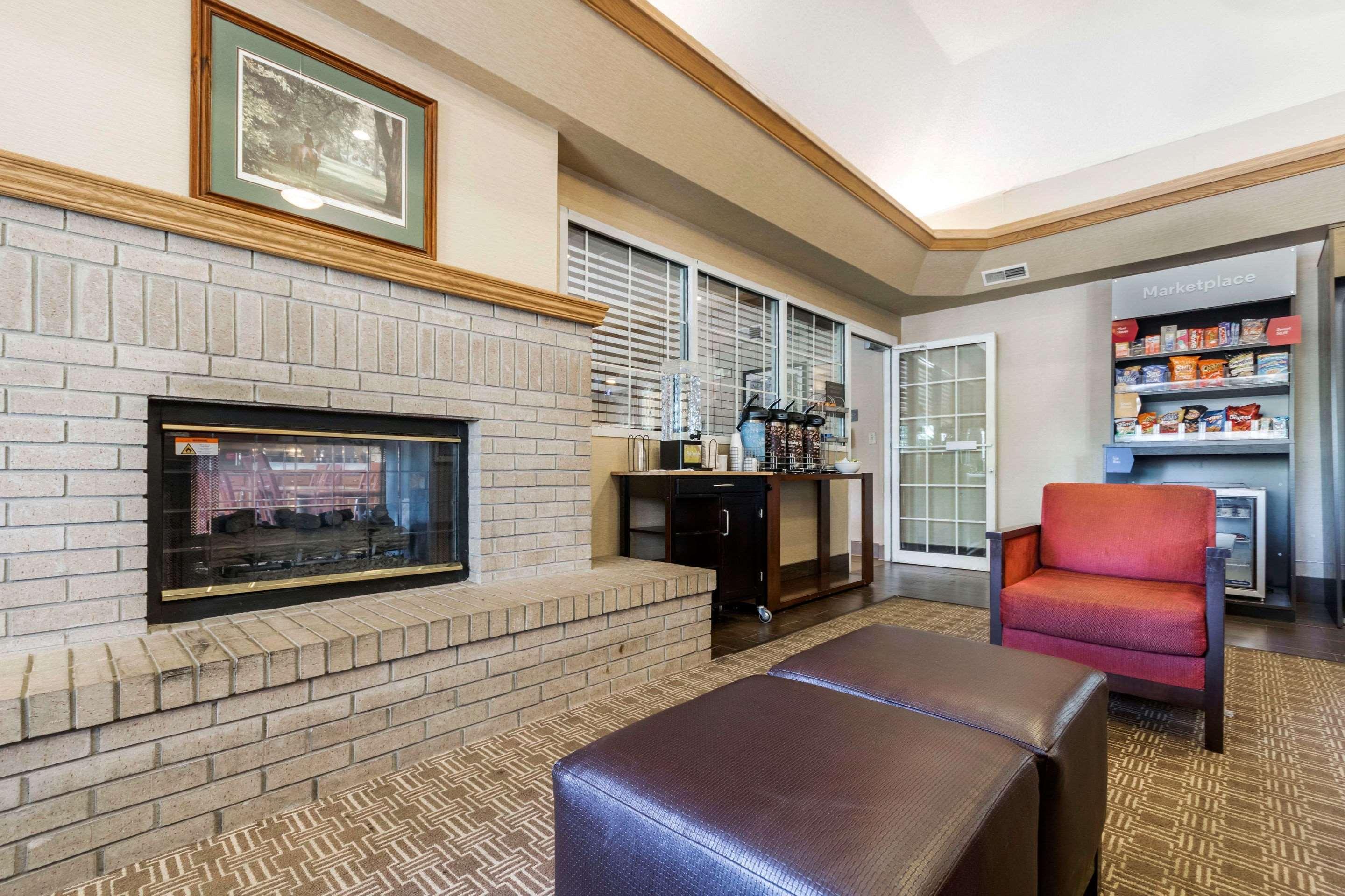 Comfort Suites Keeneland Lexington Buitenkant foto