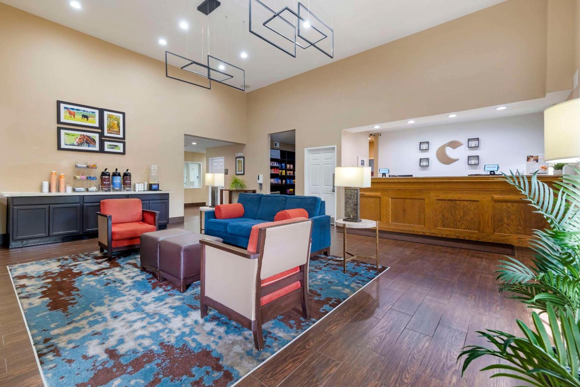 Comfort Suites Keeneland Lexington Buitenkant foto