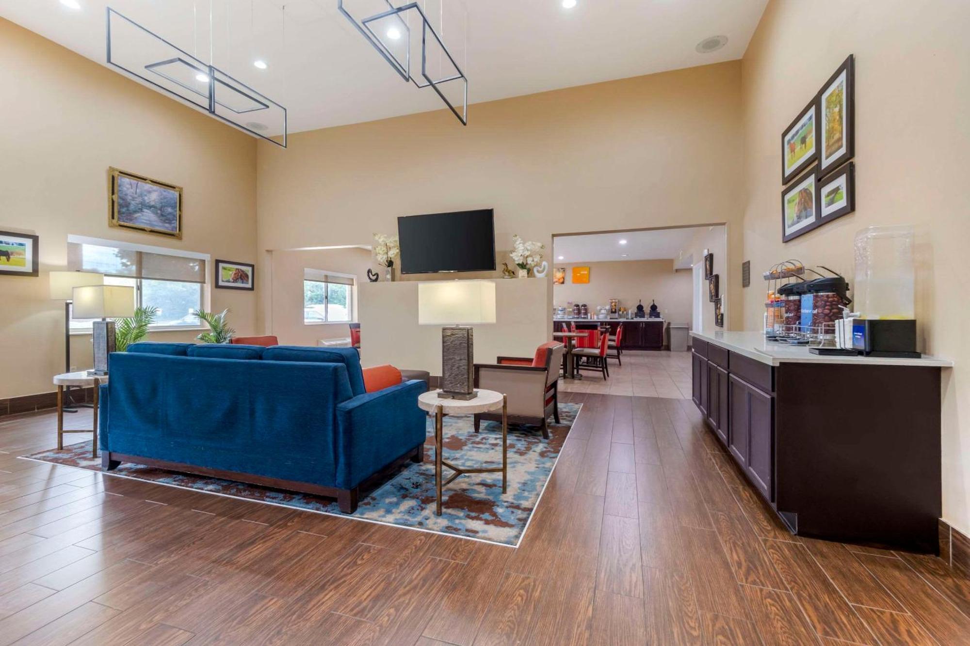 Comfort Suites Keeneland Lexington Buitenkant foto